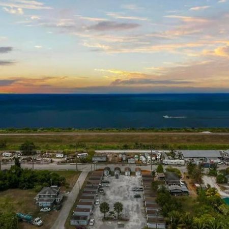 Inviting Oasis - Cozy, Spotless, And Comfortable Room Pahokee Bagian luar foto