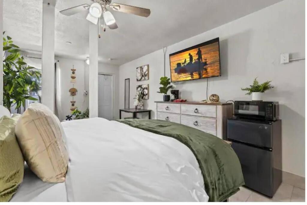 Inviting Oasis - Cozy, Spotless, And Comfortable Room Pahokee Bagian luar foto