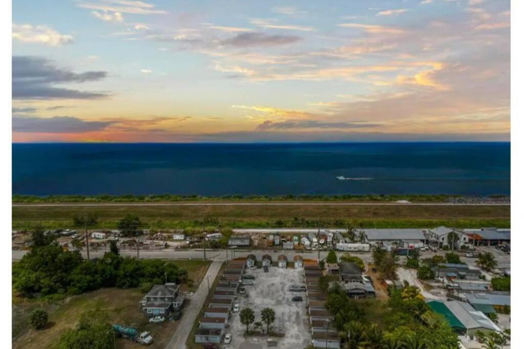 Inviting Oasis - Cozy, Spotless, And Comfortable Room Pahokee Bagian luar foto